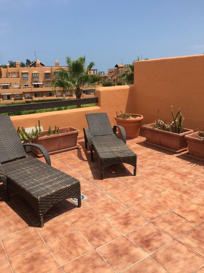 Casares Del Sol Penthouse Lägenhet Exteriör bild